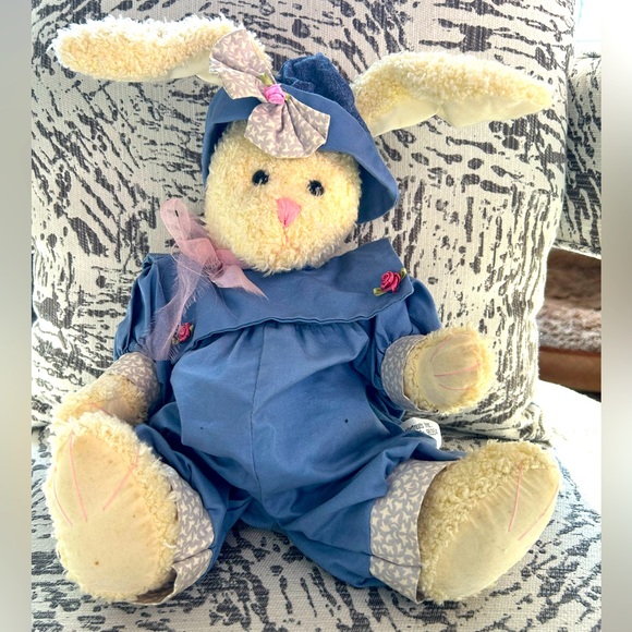 Hard to find Vintage Wondertreats Plush Bunny Toy/Collectible - Picture 1 of 6
